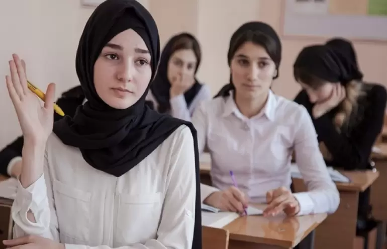 Можно ли ребенку на законном основании носить в школе хиджаб
