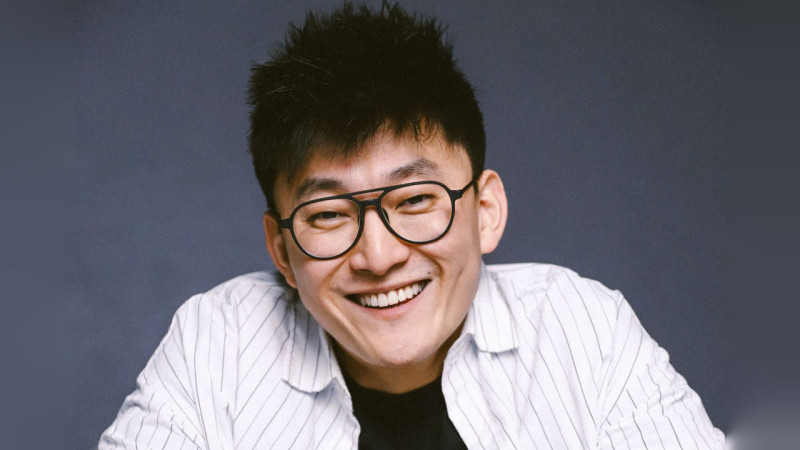 Казахстанский певец Alexander Lim стал победителем международного конкурса "Новая волна 2025", завоевав сердца зрителей и жюри своим ярким выступлением.