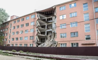 В Атырау обрушилась крыша учебного процесса: часть студенческого общежития не выдержала нагрузки