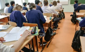 Петиция об отмене школьной формы: Минпросвещения отвечает на жалобы родителей о расходах