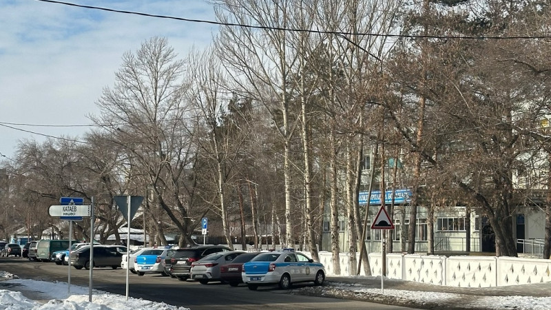Экстренная эвакуация школьников в Павлодаре: сотни учеников выведены из классов во время уроков