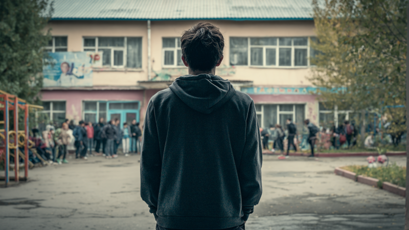 Подростка из Караганды отправили в психдиспансер после вымогательства денег у школьников