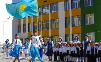 В Шымкенте 1 сентября, в День знаний, состоялось торжественное открытие школы №151, построенной в рамках национального проекта 'Келешек мектебі'. Это событие отмечает значимый шаг в развитии образовательной инфраструктуры города.