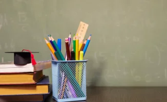 Родители в Атырау требуют наказать учительницу за мошенничество в средней школе №37