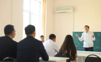 В Шымкенте учителя со всего Казахстана собрались на национальный дебатный турнир Ustaz Cup, посвященный Дню учителя. Мероприятие собрало талантливых педагогов, продемонстрировавших свои навыки в аргументации и дебатах, что подчеркивает важность образовани