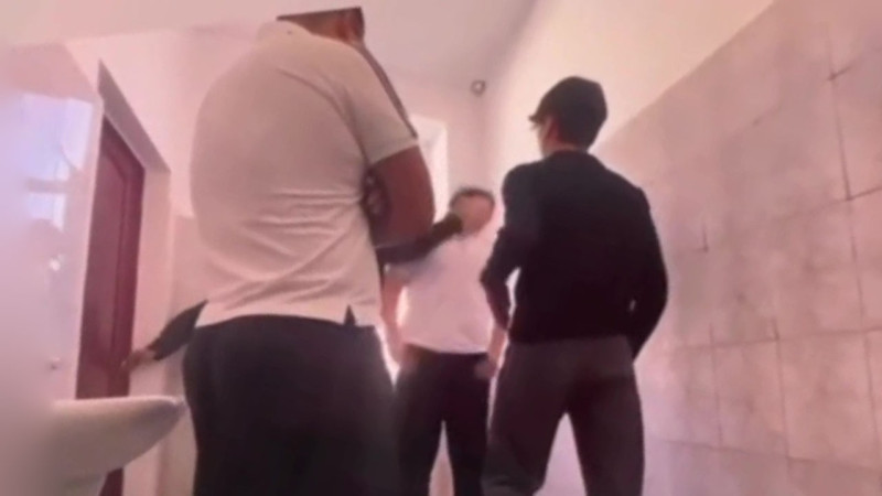 Избиение подростка толпой в школьном туалете Кызылорды: множественные травмы и переломы, полиция завела дело