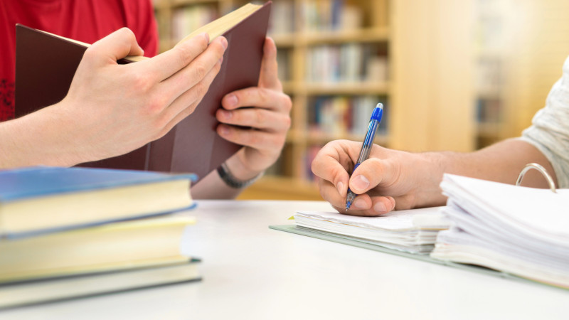 В Казахстане стартует прием документов для поступления в магистратуру и докторантуру, а также начнется комплексное тестирование 28 октября.