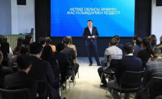 Аким Актюбинской области Асхат Шахаров встретился с молодыми учеными и исследователями для обсуждения усиления поддержки научной деятельности в регионе.