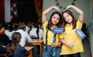 Казахстанские предприниматели открывают двери в Гарвард для детей из аулов через проект IQanat, в котором участвуют 64 тысячи детей, что позволяет талантливым детям получить уникальные возможности для образования.