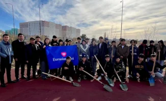 Покупка клиентов Евразийского банка: яблони Недзвецкого в Астане и пурпурная аллея у школы № 106