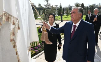 Президент Таджикистана Эмомали Рахмон открыл новую школу в его родном посёлке, названную в его честь, сообщает пресс-служба. Это событие подчеркивает значимость образовательных инициатив в стране.