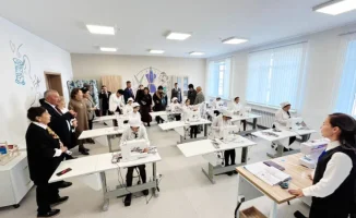 В Аягозе состоялся день открытых дверей в новой средней школе №11 "Келешек мектеп". Мероприятие прошло в необычном формате под названием "Школа будущего – безбарьерная", привлекая внимание родителей и учеников, и позволило всем ознакомиться с новыми услов