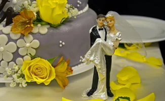 В Казахстане депутаты Мажилиса обсуждают поправку в закон, которая направлена на борьбу с похабными конкурсами на тоях и корпоративах, а также вводит запрет на ЛГБТ-пропаганду в социальных сетях, фильмах и рекламе. Эти изменения вызывают общественное обсу