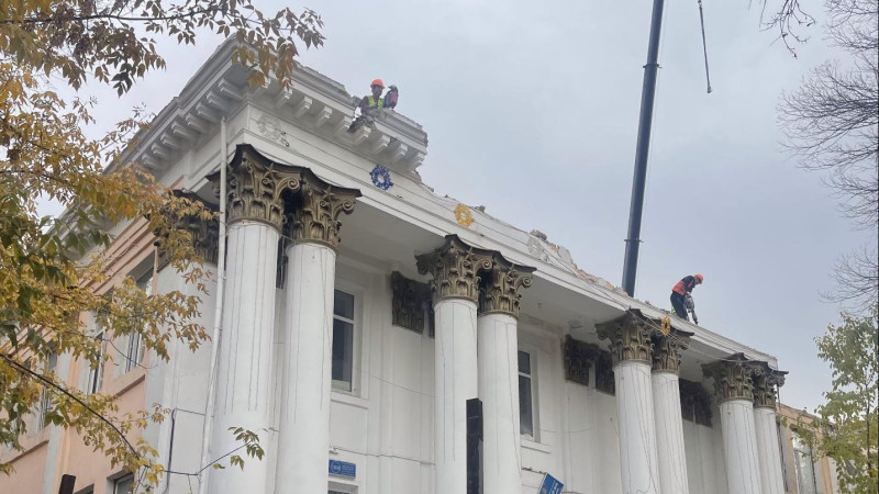 Снос гимназии №56 в Алматы: Акимат прокомментировал ситуацию, здание 'убивают прямо сейчас'