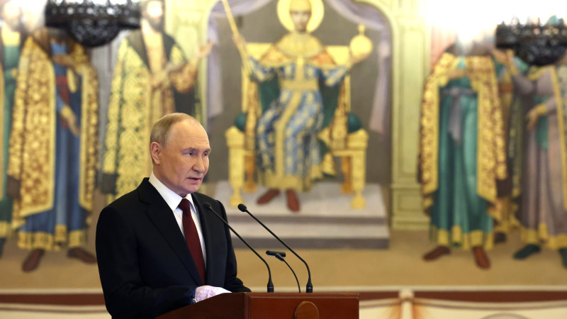 Президент РФ Владимир Путин, выступая на приёме в честь государственного визита казахстанского лидера Касым-Жомарта Токаева в Москву, вспомнил казахскую мудрость, подчеркивая важность взаимопонимания и сотрудничества между двумя странами.