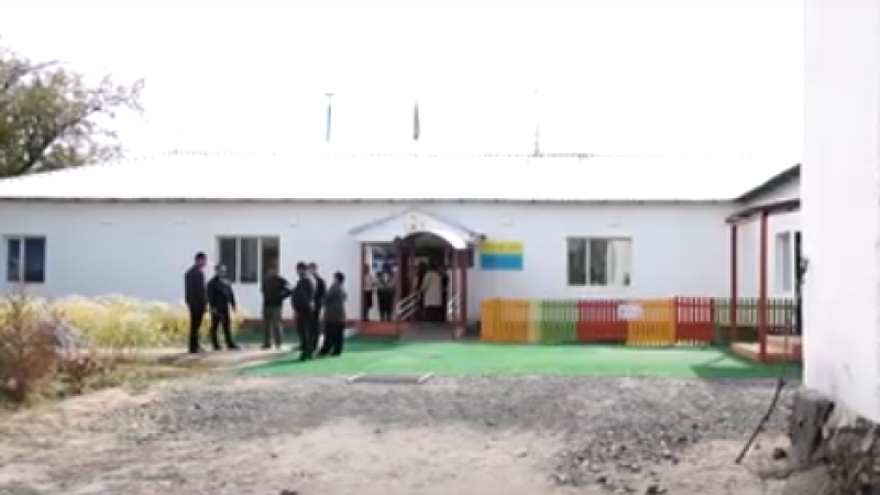 Школьники села Кушаман Жамбылской области учатся в здании акимата вместе с детским садом, библиотекой и отделением
