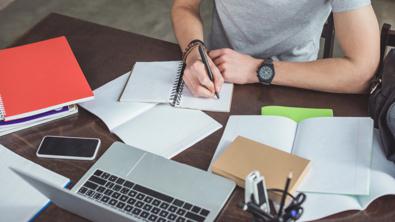 Скандал вокруг центра Tesla Education: сотни родителей требуют вернуть деньги из-за неприемлемого качества обучения. В Алматы растет число жалоб на образовательный центр, так как родители недовольны процессом обучения.