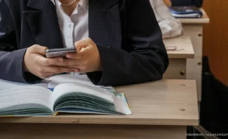 Вице-министр искусственного интеллекта ответил на запрос депутата о необходимости обучения, а не запрета использования смартфонов в школах.