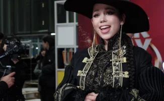 В Астане завершился финал первого азиатского вокального проекта Silk Way Star, и победительницей конкурса стала Мишель Джозеф из Монголии.