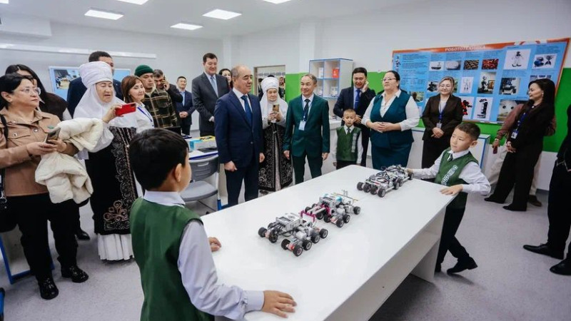 В Бурлинском районе Западно-Казахстанской области открыли новую школу на 300 мест. Учебное заведение построено в рамках национальной программы по развитию образования.