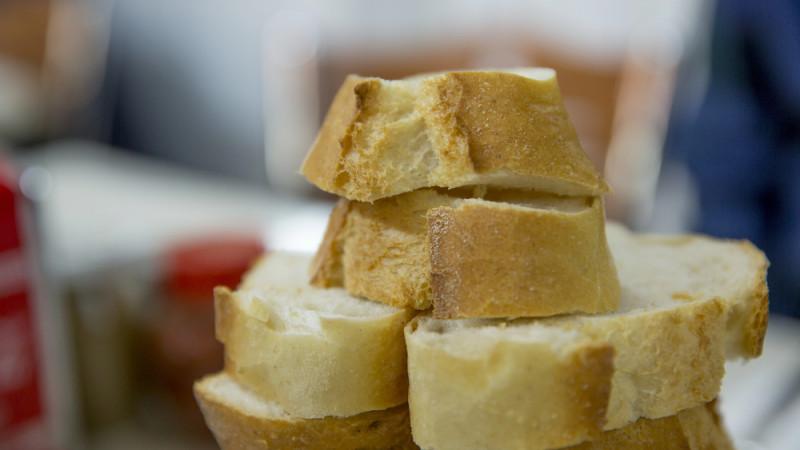 Директор гимназии Петропавловска уволен из-за жалоб на некачественную еду и жучков в столовой