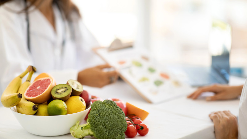 Казахская академия питания запускает первую сертифицированную программу по нутрициологии, которая нацелена на обучение специалистов по вопросам питания. Программа будет охватывать важные темы, такие как связь питания с хроническими заболеваниями,а также п