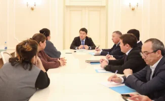 Аким Мангистауской области Нурдаулет Килыбай провёл 12-часовой личный приём граждан и отчётную встречу с жителями Актау, где обсуждались актуальные вопросы развития города.