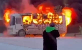 Пассажирский автобус загорелся у школы в Косшы: подробности от департамента по чрезвычайным ситуациям