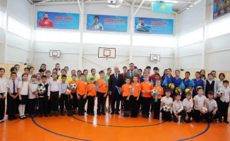 В городе Аксае Бурлинского района Западно-Казахстанской области введено в эксплуатацию новое здание средней школы № 1. Объект построен в рамках