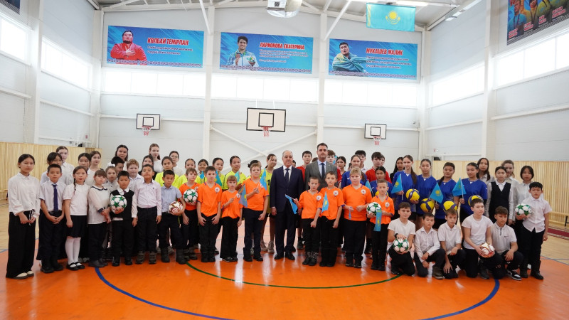 В городе Аксае Бурлинского района Западно-Казахстанской области введено в эксплуатацию новое здание средней школы № 1. Объект построен в рамках