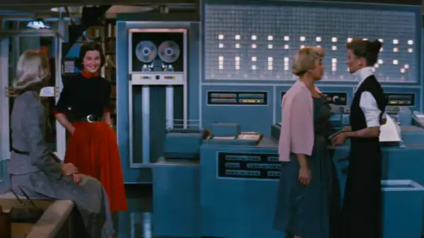 Кадр из кинофильма 'Desk Set' (1957)