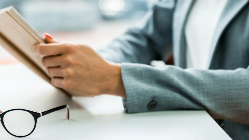 В Казахстане десятки студентов старше 63 лет продолжают обучаться в вузах, демонстрируя активность и стремление к знаниям даже в зрелом возрасте.