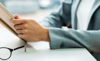 В Казахстане десятки студентов старше 63 лет продолжают обучаться в вузах, демонстрируя активность и стремление к знаниям даже в зрелом возрасте.