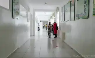 Полицейские дежурят в школах Алматы после угроз нападения: Образовательный процесс под охраной