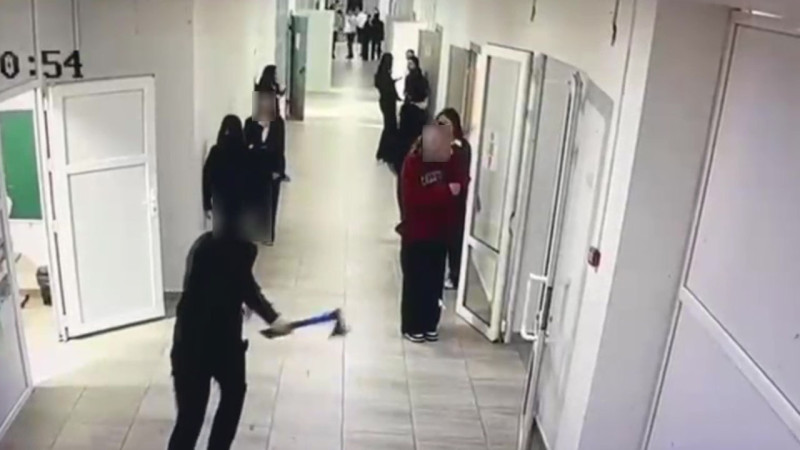 Ученик 10 класса с топором в школе Кульсары: пострадавшие и видео инцидента