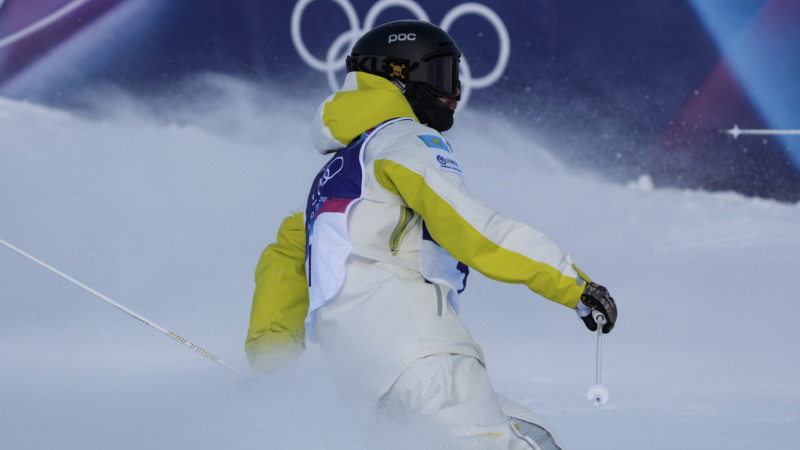 Олимпийский чемпион остановил Павла Колмакова на 1/8 финала фристайл-могула на Олимпийских играх 2026