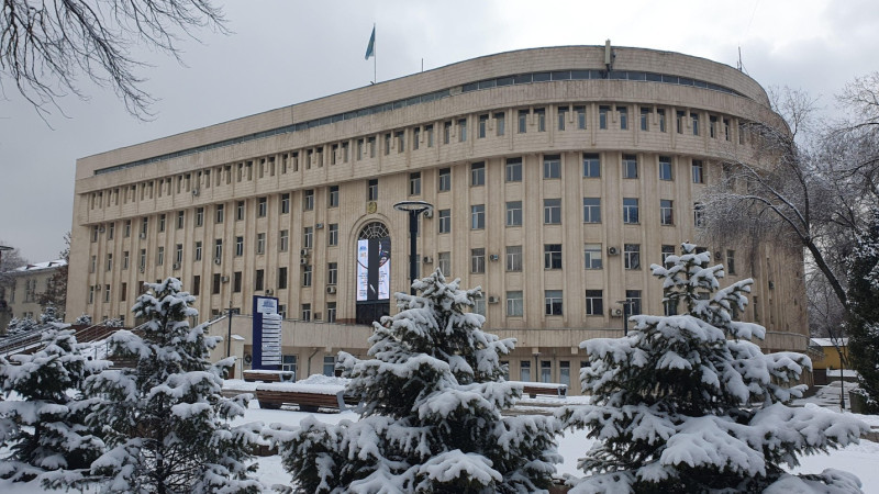 Арендный лабиринт: семья экс-ректора КазНПУ запутала вуз в тенетах незаконной аренды