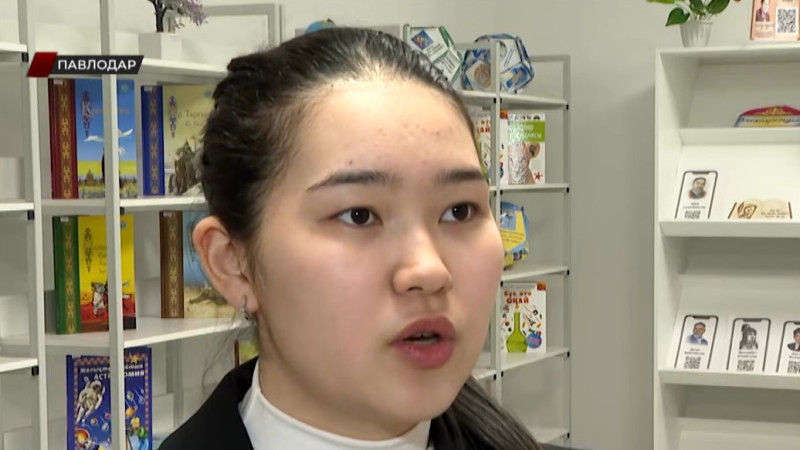 17-летняя школьница из Павлодара самостоятельно заработала на квартиру в Астане благодаря своему знанию иностранных языков.