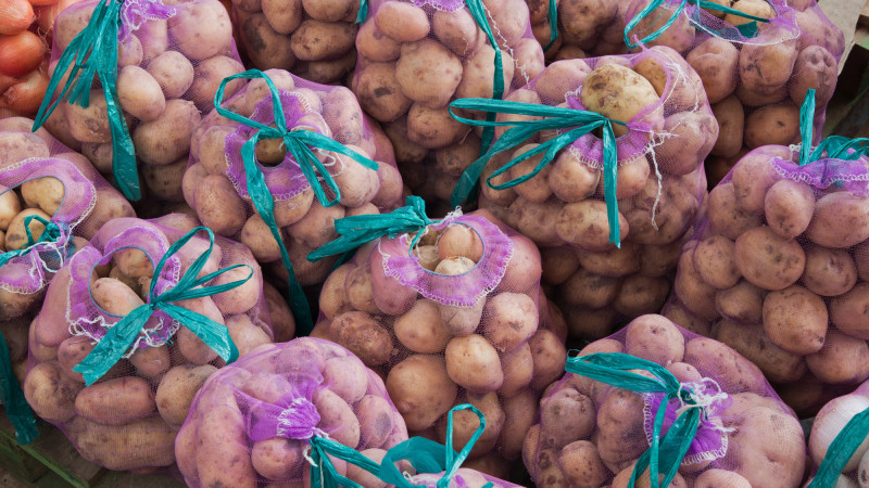 Смерть срочника, скандал Burger King и картошка по 700 тенге: главные новости 17 февраля