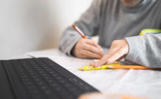 В Астане с 10 февраля часть школьников перейдёт на дистанционный формат обучения. Это решение было озвучено в пресс-службе акимата, сообщает Tengri Education.