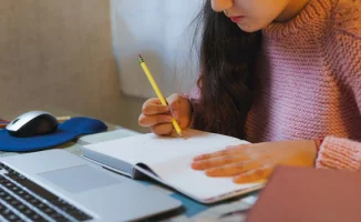 Дистанционное обучение для школьников и студентов колледжей: последствия для образовательного процесса на севере и востоке