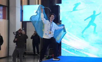Михаил Шайдоров вернулся в Казахстан: триумфальный прием Олимпийского чемпиона по фигурному катанию в аэропорту Астаны