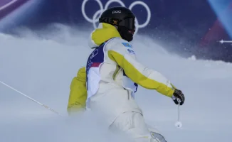 Олимпийский чемпион остановил Павла Колмакова на 1/8 финала фристайл-могула на Олимпийских играх 2026