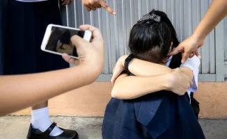 Полиция Алматы прекратила уголовное дело, открытое по факту травли школьницы, которая попала в реанимацию. Дело было инициировано бизнесменом Канатом Амиркиным в связи с состоянием его дочери, жертвой травли, однако по итогам расследования было принято ре