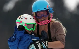 Историческое событие: Мать и сын на Олимпиаде, горнолыжница Сара Шлепер от Мексики в зимних играх