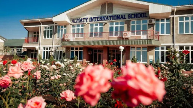 Алматинская международная школа QSI прокомментировала ситуацию с травлей ученицы и попыткой суицида