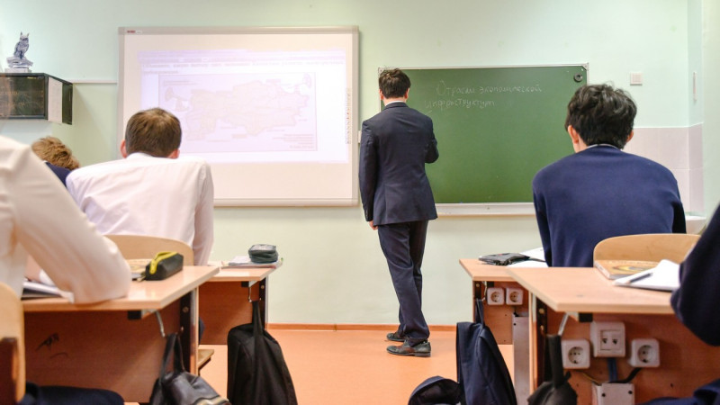 В Казахстане вводят подготовку школьников к государственной службе с старших классов