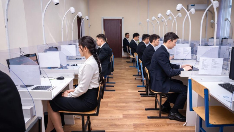 С начала проведения мартовского ЕНТ-2026 тестирование прошли свыше 117 тысяч человек, и 71,6% из них сдали экзамен.