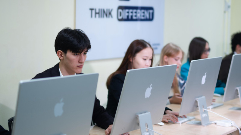 Международный университет информационных технологий объявил о переходе к модели AI Driven University, утвердив новую стратегию развития, где акцент сделан на интеграцию искусственного интеллекта в образовательные процессы.