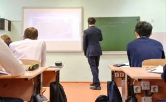 В Казахстане вводят подготовку школьников к государственной службе с старших классов